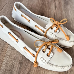 Vintage Tod’s moccasins slippers white leather drawstring shoes canoe moccasins sz 37 Tod&#39;s womens shoes