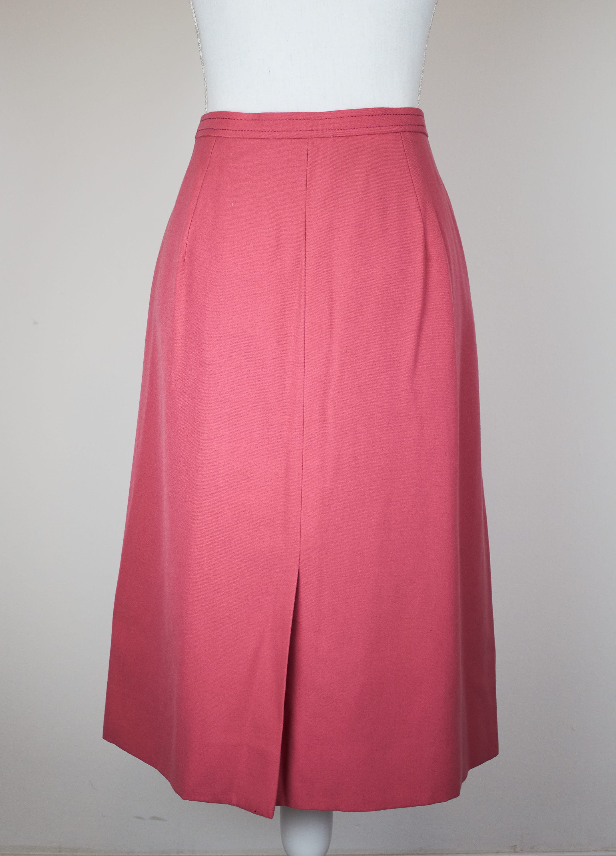 【送料&関税込】CELINE Suede skirt with Triomphe buttons Midi skirt in suede with piercing details | Beige | Patrizia