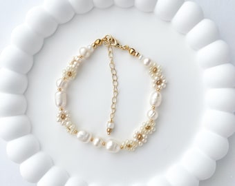 ALMA Bracelet, Dainty freshwater pearl and seed bead bracelet for women, bridal bracelet, birthday gift, Christmas jewelry gift