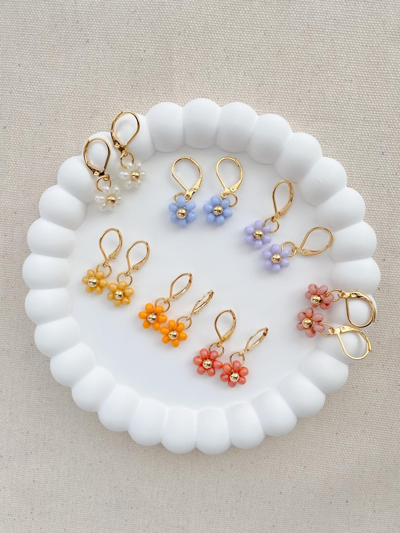 Cute Dainty Daisy Dangly Earrings, Floral earrings