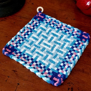Trivet & 2 Potholders