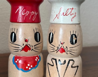 Vintage 1950s Wooden Cat Chef "Salty" & "Peppy" Salt and Pepper Shaker Set, Made in Japan, Kitsch Kitchen Decor