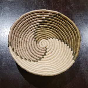4,75&quot; // Tigela de corda enrolada // Algodão // Cáqui e verde