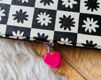 Heart Kindle Charm: USB-C Dust Plug