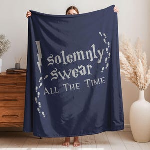 Hogwarts House Sherpa Fleece Blanket Harry Potter Gift Idea Fantasy Book Lover Wizard Home Decor I Solemnly Swear All the Time bild 1