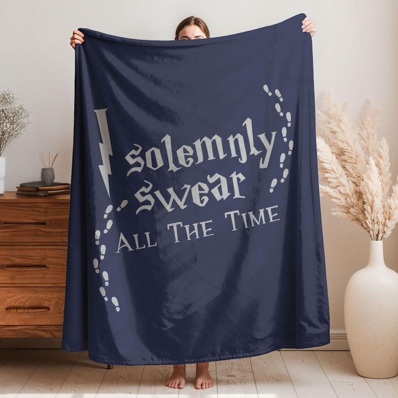 Hogwarts House Sherpa Fleece Blanket Harry Potter Gift Idea Fantasy Book Lover Wizard Home Decor I Solemnly Swear All the Time bild 1