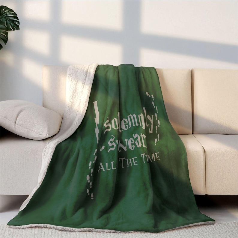 Hogwarts House Sherpa Fleece Blanket Harry Potter Gift Idea Fantasy Book Lover Wizard Home Decor I Solemnly Swear All the Time bild 2