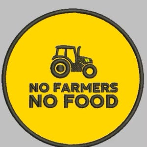 Op de afbeelding: Een gele cirkel met een zwarte omtrek en een zwart silhouet van een tractor. De tekst "NO FARMERS NO FOOD" staat in zwarte letters onder de tractor.