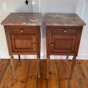 Pair Antique Marble Top Bedside Cabinets French Oak Carved Legs c.1900-1920 Nightstands Late Victorian/Edwardian French Revival Brass Knobs