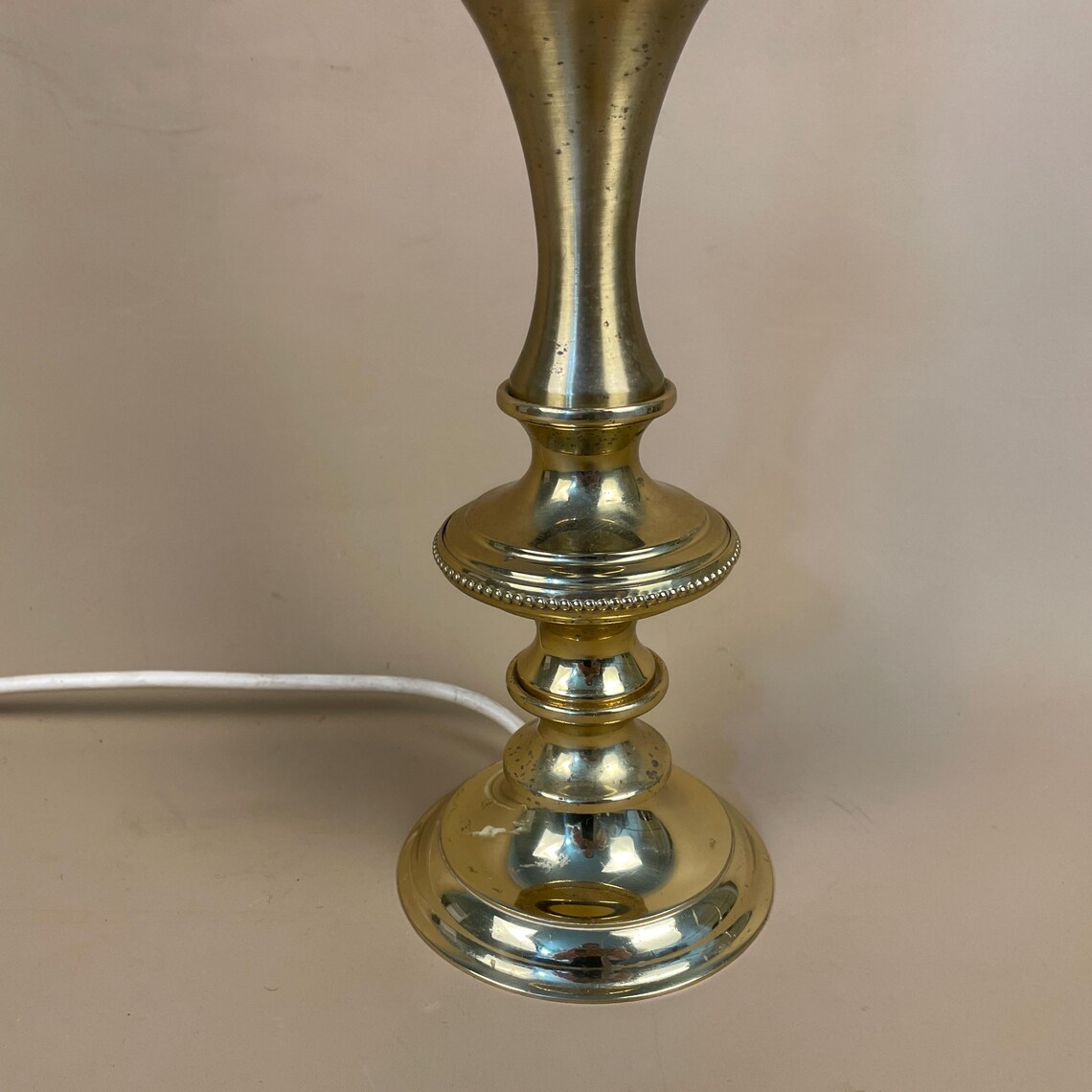 Antique Metal Gold Brass Lamp Light Bedside Side Table Column Ornate Column Round Base Vintage Pattern Patterned Beaded Edge Detail Large, photo 2 of 5