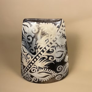 Unusual Decorative Floral Plant Pot Vintage Retro Black & White Pointed Oval Base Vase Patterned African Style