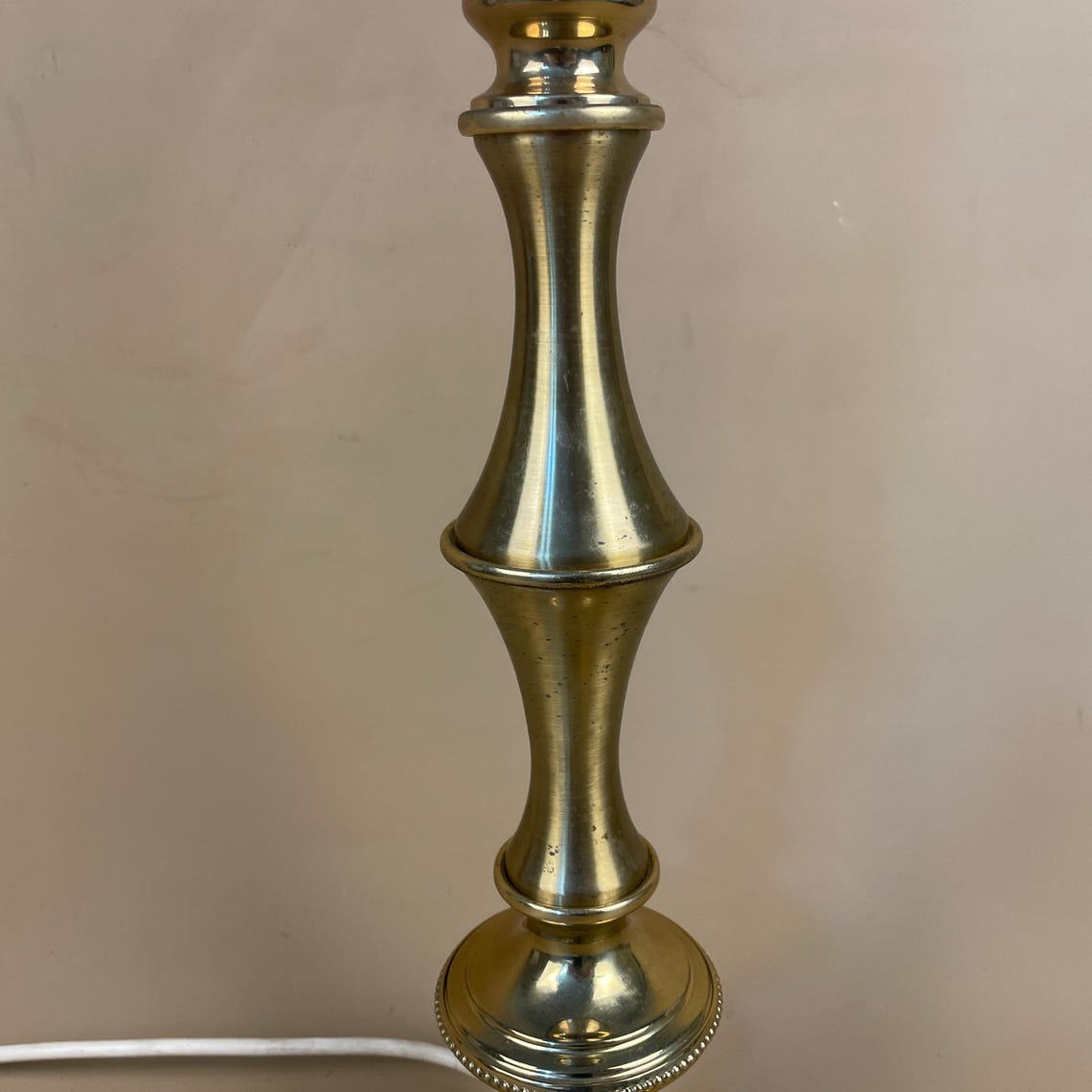 Antique Metal Gold Brass Lamp Light Bedside Side Table Column Ornate Column Round Base Vintage Pattern Patterned Beaded Edge Detail Large, photo 3 of 5