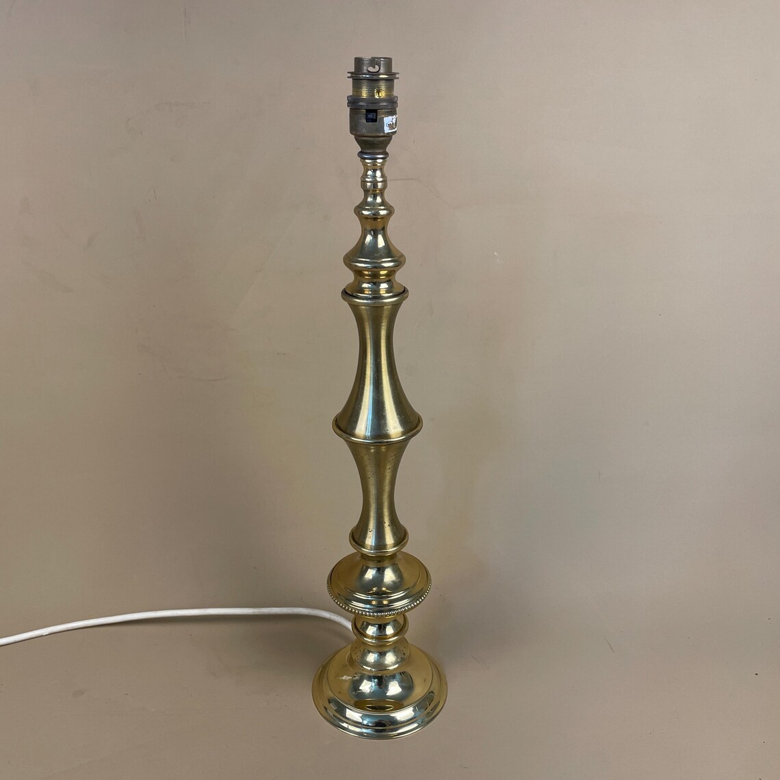 Antique Metal Gold Brass Lamp Light Bedside Side Table Column Ornate Column Round Base Vintage Pattern Patterned Beaded Edge Detail Large, photo 1 of 5