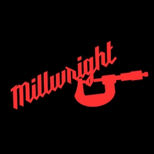 Peut inclure: Logo "Millwright" rouge avec un graphique de pied à coulisse sur fond noir. Le mot "Millwright" est dans une police stylisée, et le pied à coulisse est intégré.