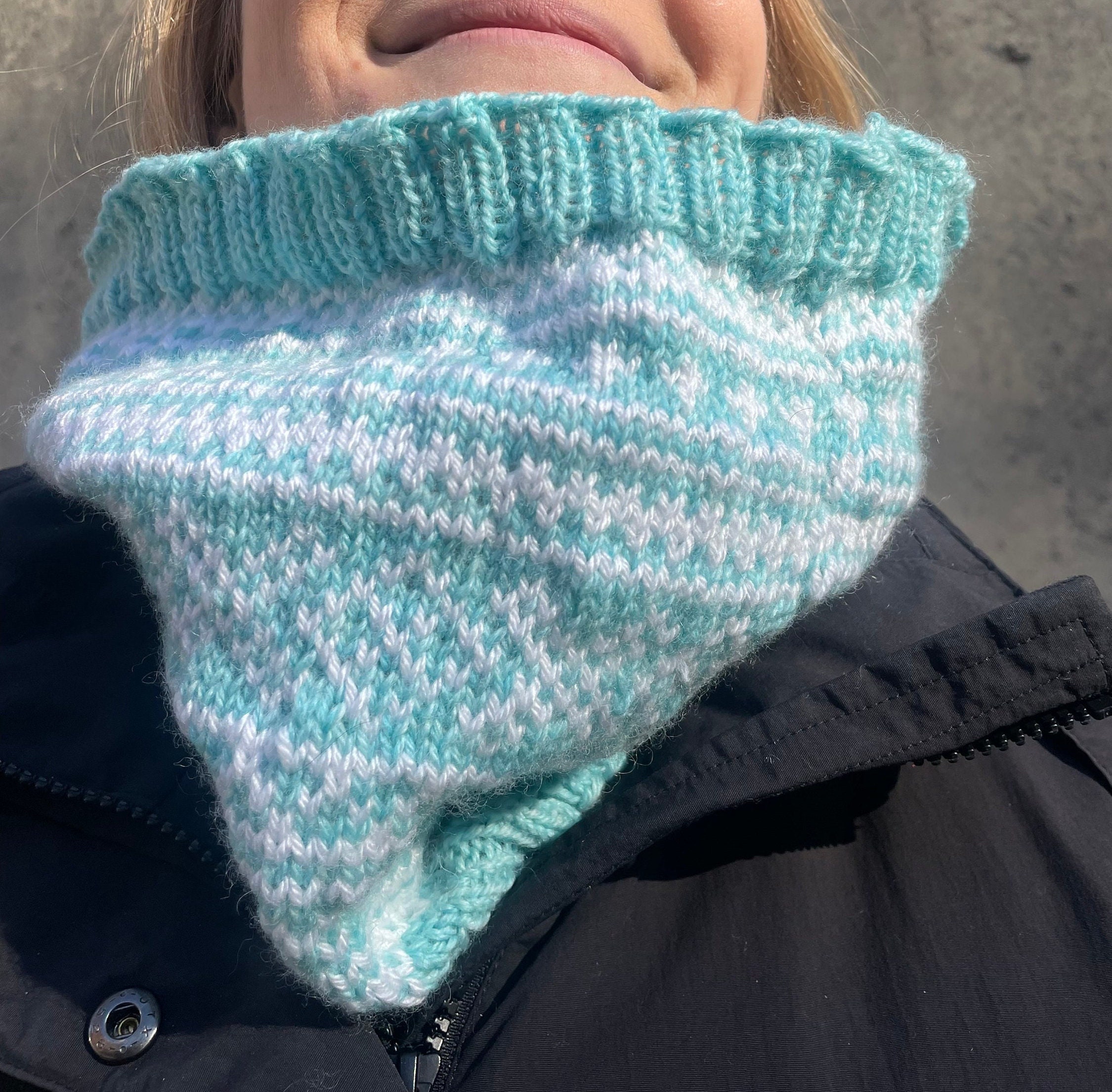 Teal and White Handknit Nordic Cowl - Etsy display picture 2