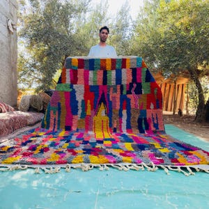 handgemachte Tuaregmatte in den Farben Flauschiges Shag Pink, Pfirsich, Senf, Mint, Blau