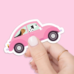 Leuke honden die sticker drijven | Waterdichte vinylsticker | Handgemaakt | Grappige sticker | Geïllustreerd | Keverwagen | Dalmatiër | Beagle:
