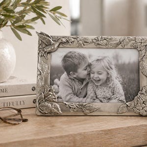 Marco de fotos antiguo de peltre con diseño de gaviota, 5 x 7 pulgadas.