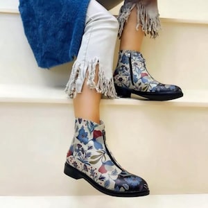 GOBY, handgefertigte Damenstiefel mit Blumenmuster, vegane Lederschuhe, Geschenkidee für sie, bedruckte Schuhe