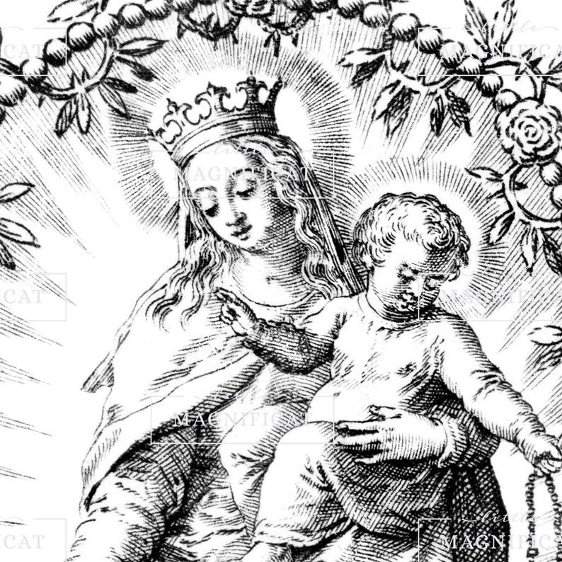 Pu&ograve; includere: Illustrazione in bianco e nero di una donna incoronata che tiene in braccio un bambino. La donna indica con la mano destra. L'immagine &egrave; circondata da elementi floreali e un'aureola.