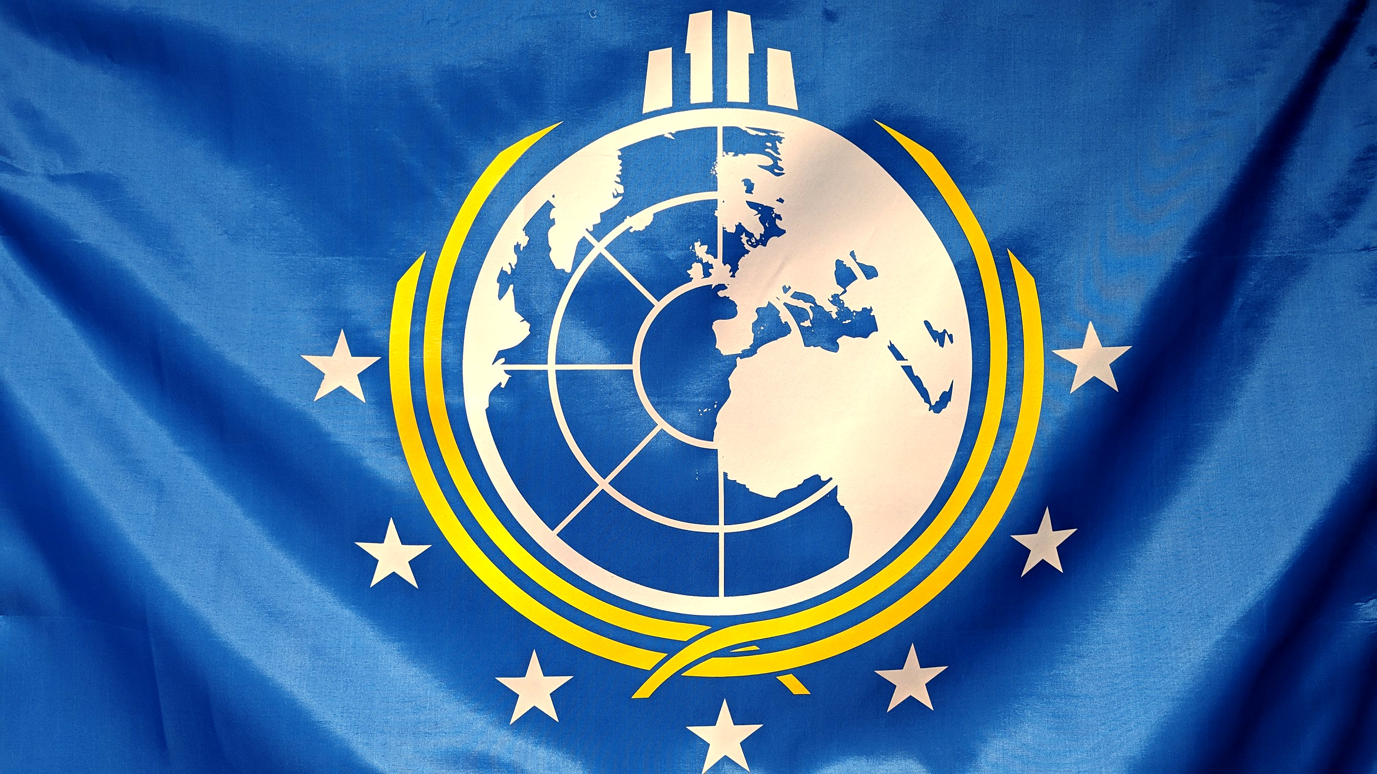 Does anyone recognize what the features above and below the helmet are