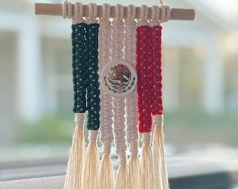 Mini Mexicaanse vlag macramé wanddecoratie, handgemaakt, Mexicaanse volkskunst, kleine kunstdecoratie, boho autohanger, nieuwe huisdecoratie, Latino decoratie, reisliefhebber wanddecoratie