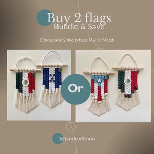 Puede incluir: Cuatro tapices de macramé con diseños de banderas en varillas de madera con cordones para colgar. El texto dice Buy 2 flags Bundle & Save, Choose any 2 micro flags Mix or Match y @RamRodKnots. Las banderas muestran varios colores y emblemas.