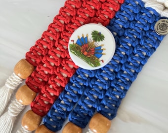 Haïti mini vlag macrame muur opknoping Boho auto charme katoenen koord mini handgemaakte Haïtiaanse decor achteruitkijkspiegel accessoire Hispanic erfgoed cadeau