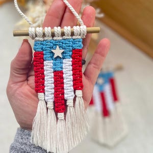 Miniatuur macramé-muurdecoratie vlag Puerto Rico