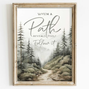 Arte de pared con cita inspiradora Sigue tu camino, arte de cita imprimible, cita sobre la naturaleza, decoración de pared con cita motivacional, bosque de acuarela imprimible