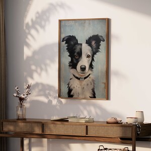K&ouml;nnte beinhalten: Ein gerahmtes Gem&auml;lde eines schwarz-wei&szlig;en Border Collies vor wei&szlig;em Hintergrund. Der Hund schaut den Betrachter mit einem neugierigen Ausdruck an.