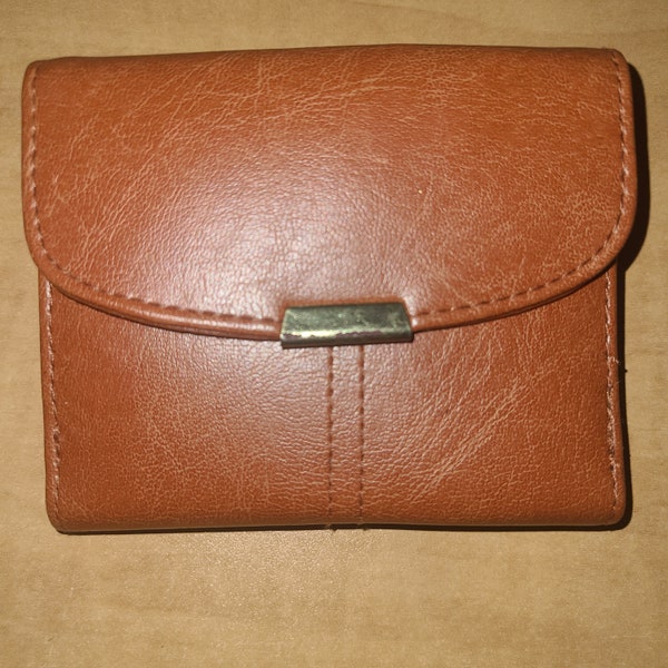 Classic Elegance Vintage Tan Leather Wallet for Timeless Style