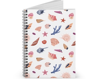 Cuaderno espiral con conchas marinas