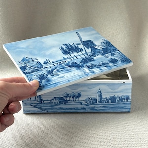 Vintage Delft Tin, Rosenberg Delft Butter Biscuits, blue and white Windmill scene, Ships Fast!