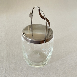 金属製の蓋が付いたヴィンテージガラス製アイスバケツ。ユニークなデザイン。