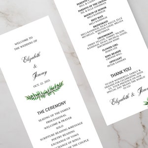 Op de afbeelding: Een programma voor een huwelijksceremonie met een groen bladerontwerp. Het programma geeft de volgorde van de gebeurtenissen voor de huwelijksceremonie weer, waaronder het plaatsnemen van de families, de processie, de verwelkoming en het gebed, de solo, de schriftlezing en de toespraak, de gedichtlezing, de uitwisseling van geloften, de uitwisseling van ringen en de introductie van het paar. Het programma vermeldt ook de namen van de bruiloftsgasten, waaronder de ouders van de bruid en bruidegom, de getuige, de getuige, de bruidsmeisjes, de bruidegomsvrienden, het bloemenmeisje, de ringdrager en de ambtsdrager. Het programma eindigt met een bedankje aan de gasten.