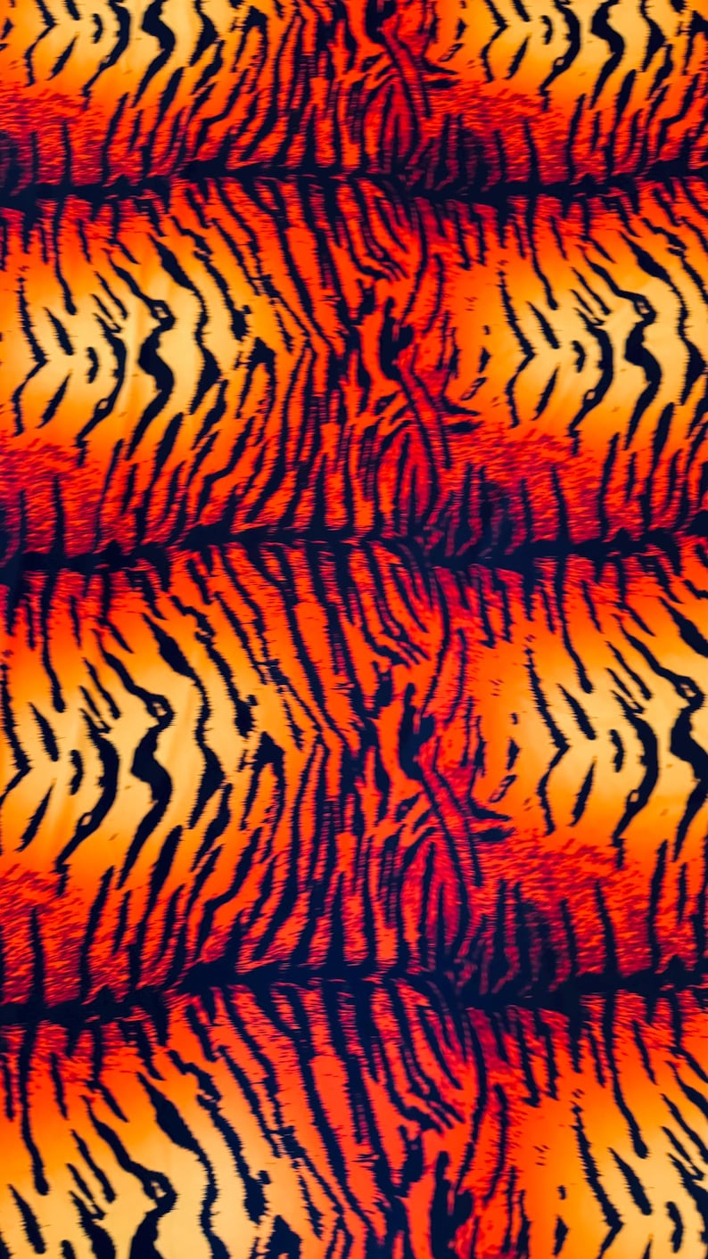 Puede incluir: Un patr&oacute;n repetitivo de rayas de tigre naranjas y negras. El dise&ntilde;o presenta rayas oscuras y audaces sobre un fondo naranja brillante, creando un efecto visual llamativo. El patr&oacute;n recuerda a un estampado animal.