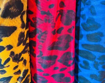 Egzotyczny wzór lamparta na świetnej jakości nylonowym spandexie z siateczki Power Mesh, rozciągliwym w 4 kierunkach, 58/60” Sprzedawany przez YD. Wysyłka na cały świat z L.A.