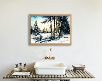 Pode incluir: Uma pintura em aquarela de uma cena de floresta nevada com árvores altas e um céu azul claro. A pintura é emoldurada em uma moldura de madeira clara.