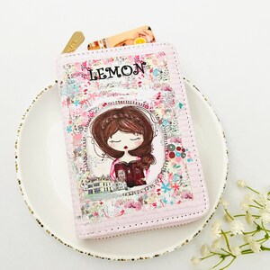Cartera Vintage Fashion Girl Doll Cottagecore Cartera caprichosa Monedero Titular de la Tarjeta de crédito Cuero sintético Vegano con Cremallera Durable