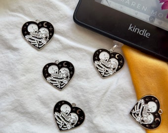 Skeleton Lovers Kindle Charm: Silver Ereader Dust Plug