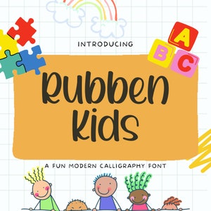 Może przedstawiać: Prezentacja Rubben Kids, zabawnego, nowoczesnego kroju pisma kaligraficznego. Obraz przedstawia żółte, pomarańczowe i brązowe tło z tęczą, chmurami, puzzlami i kolorowymi klockami układającymi się w napis "ABC". Nazwa czcionki jest napisana czarnym kolorem w zabawnym, odręcznym stylu.