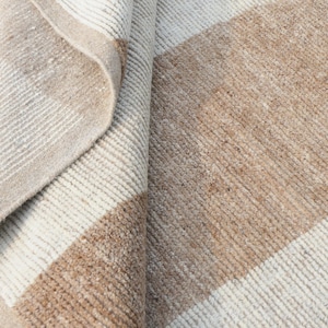 Handwoven Wool Rug: Modern Geometric Design, Neutral Brown & White