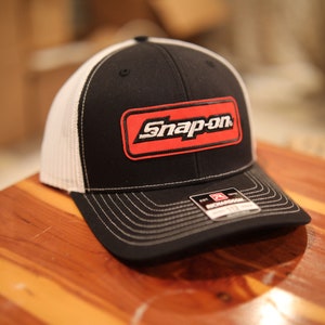 Gorra de camionero Richardson de Snap-On Tools