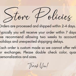 Pode incluir: Gr&aacute;fico digital com as palavras "Store Policies" em escrita cursiva. O texto detalha o processamento de pedidos, os tempos de envio e a natureza personalizada dos produtos, com um "Thank You!" no final.