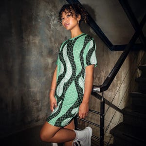 Snake Print T-Shirt Dress: Oversized Beach Streetwear