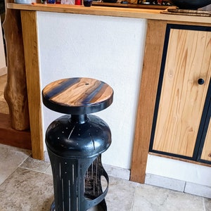 Tabouret de bar 76cm, fer, bois et resine epoxy image 5