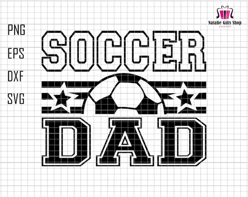 K&ouml;nnte beinhalten: Schwarz-wei&szlig;es Grafikdesign mit dem Text "Soccer Dad" in einer fetten, blockartigen Schrift. Ein Fu&szlig;ball befindet sich mittig &uuml;ber dem Text mit zwei Sternen auf jeder Seite.