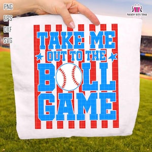 Puede incluir: Tela blanca con un diseño temático de béisbol. El diseño presenta rayas rojas y azules, texto azul que dice "TAKE ME OUT TO THE BALL GAME" y un gráfico de béisbol. El fondo es un campo de béisbol.