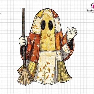 Könnte beinhalten: Eine digitale Illustration einer Geisterfigur, die ein Laken im Patchwork-Stil mit orangefarbenen, gelben und braunen Blumenmustern trägt. Der Geist hat zwei schwarze ovale Augen, hält einen braunen Besen und winkt. Text lautet Only PNG.